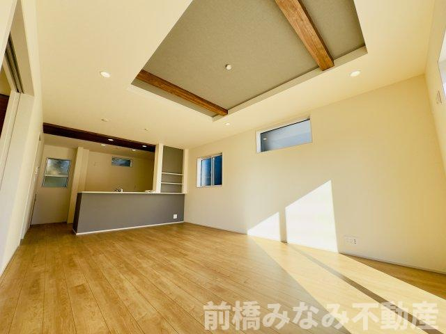 前橋市江田町　限定1棟　ブルーミングガーデン　新築建売の居間・リビング|こちらの居間で趣味の時間をお楽しみください