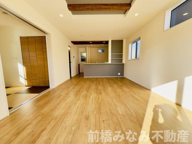 前橋市江田町　限定1棟　ブルーミングガーデン　新築建売の居間・リビング|こちらのリビングで趣味の時間をお楽しみください