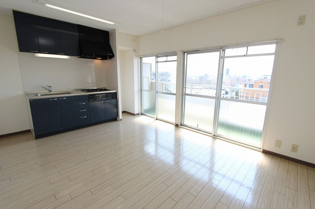 臼井ビルの居間・リビング