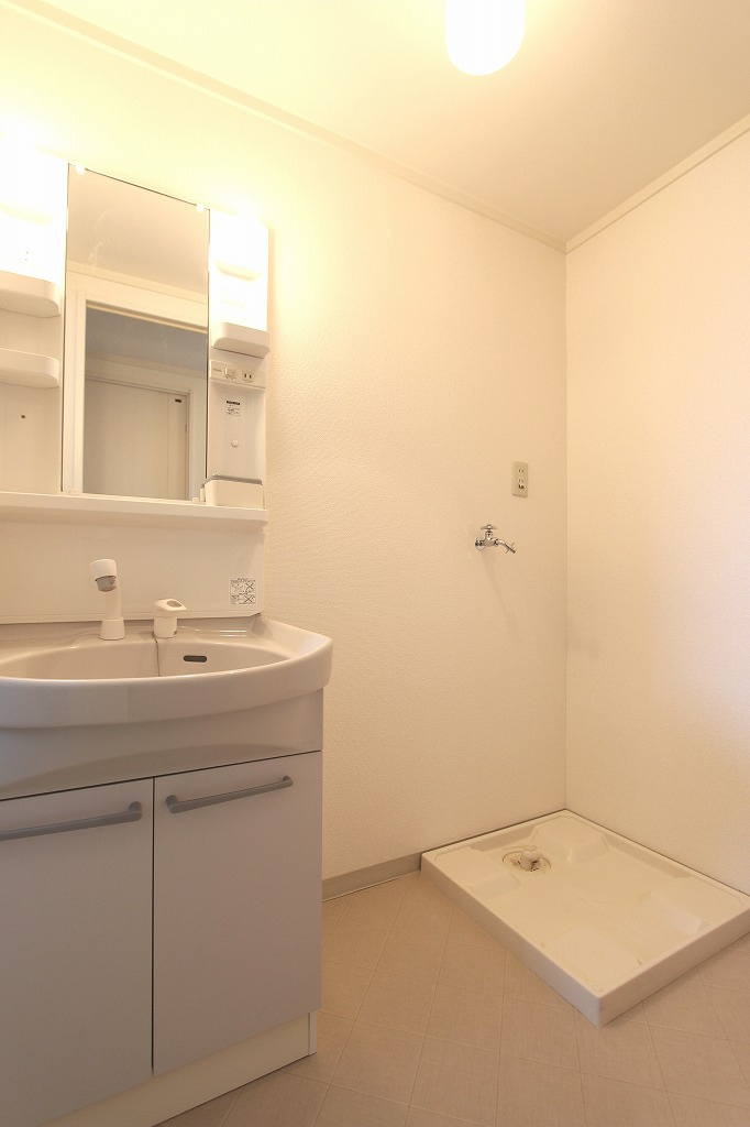 臼井ビルの洗面所