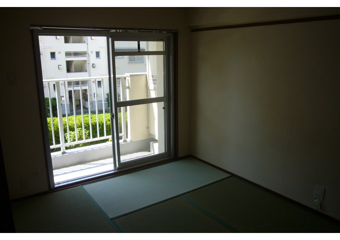 兵庫県公社　東垂水南（３）５Ｂ号棟の和室|ゆったりとくつろげる和室です