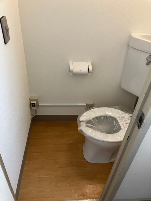 兵庫県公社　東垂水南（３）５Ｂ号棟のトイレ|清潔感のあるトイレです