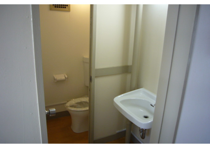 兵庫県公社　東垂水南（３）５Ｂ号棟の洗面所|スペースが確保できる洗面所です