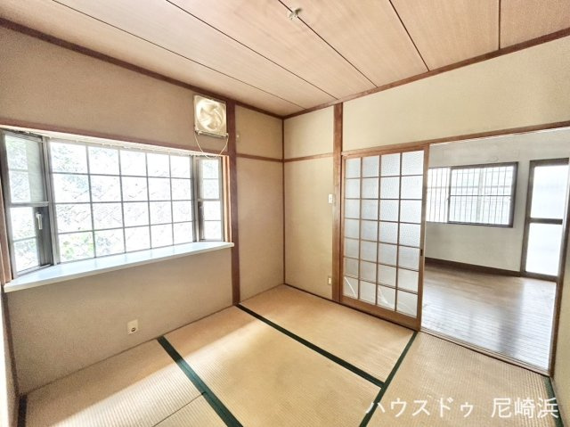 中古戸建　西宮市一ケ谷町の和室|■1階 和室4.5帖　出窓があり開放感を感じながらくつろげます♪急な来客時やお子様の遊び場としても♪