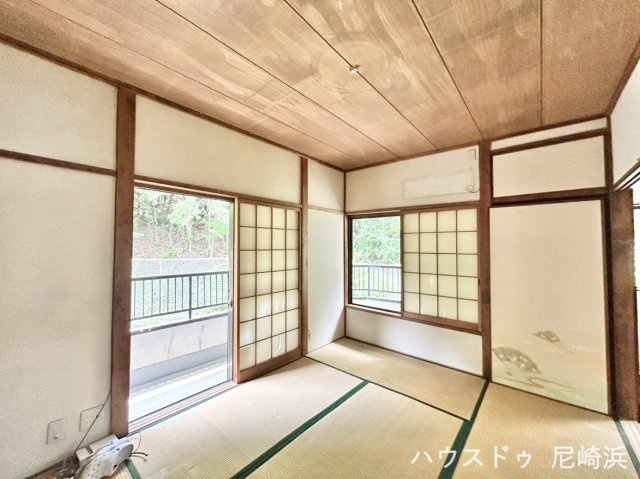 中古戸建　西宮市一ケ谷町の寝室|■2階 和室6帖　二面採光で採光をたっぷり取り入れられます。