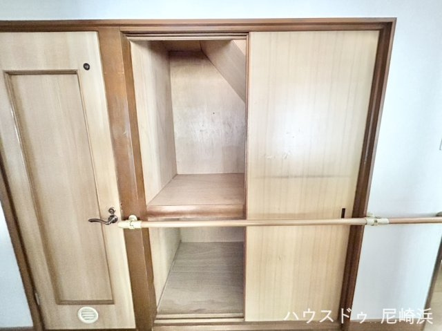中古戸建　西宮市一ケ谷町の収納|■1階 階段下収納
