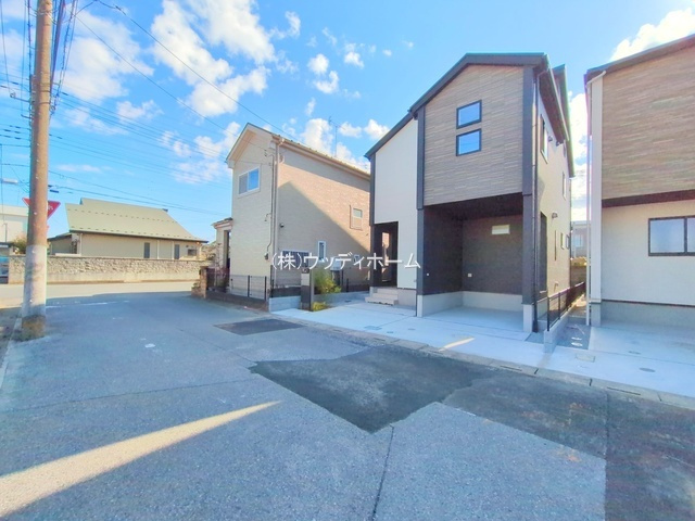 春日部市豊町4丁目　新築一戸建て　2号棟の前面道路含む現地写真