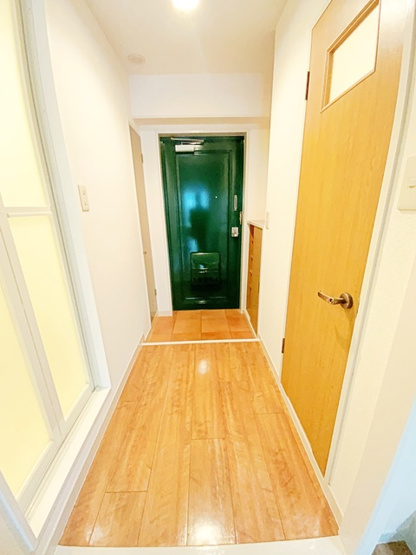 【玄関】 | 明るい玄関です。