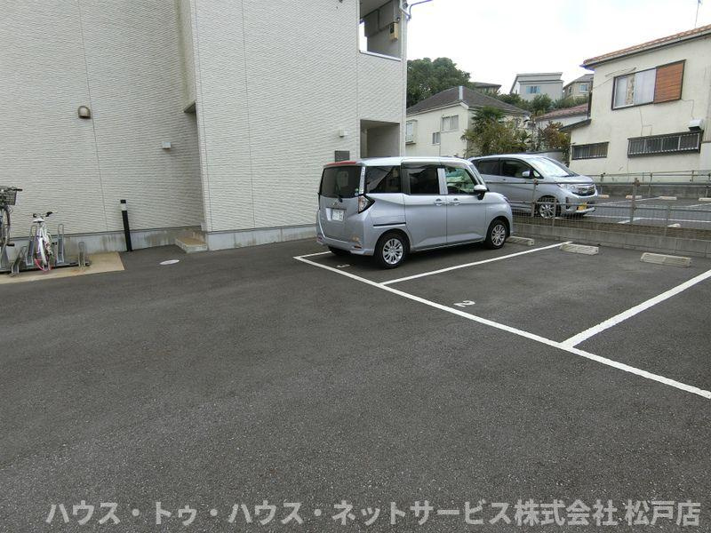 リブリ・グランポート の駐車場