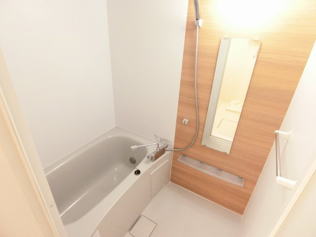 プログレスI B棟の浴室|落ち着いた空間のお風呂です