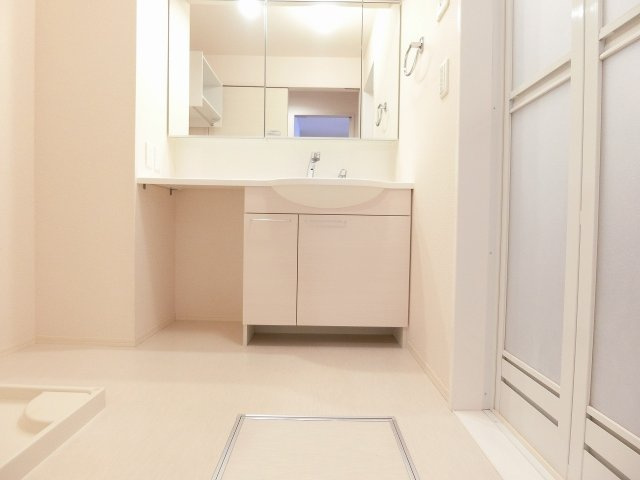 プログレスI B棟の洗面所|忙しい朝には欠かせない洗面所です