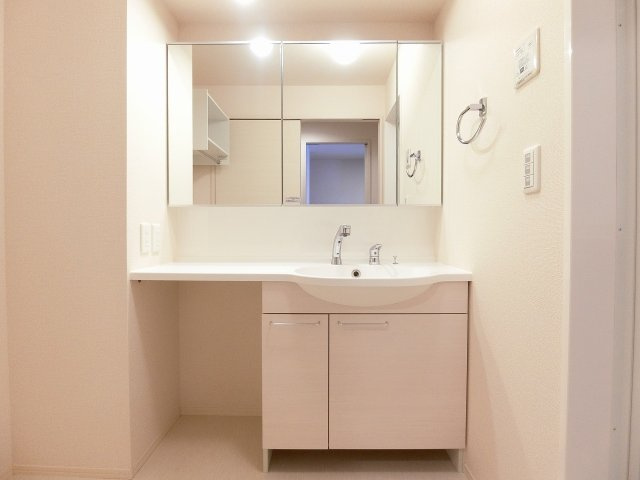 プログレスI B棟の独立洗面台|独立洗面化粧台が付いています