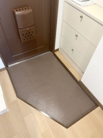 フジビルの玄関