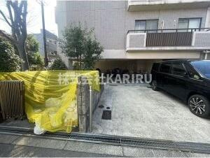 フェアリー城東の駐車場