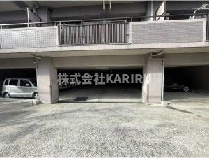 フェアリー城東の駐車場