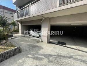 フェアリー城東の駐車場