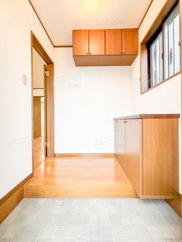 国分町（1438番6）戸建の玄関|シューズボックス付きの玄関です♪