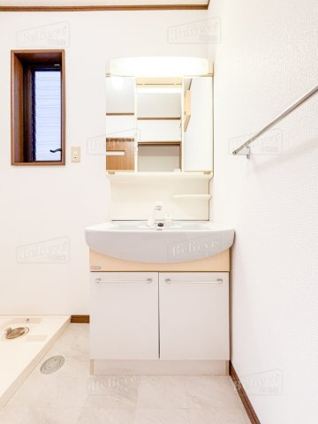 国分町（1438番6）戸建の洗面所|明るい洗面所です★