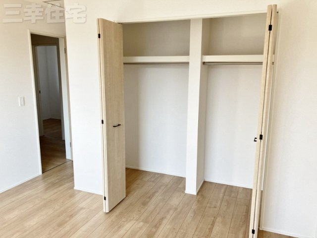 碧南市宮町の収納|主寝室のクローゼット。大容量です♪