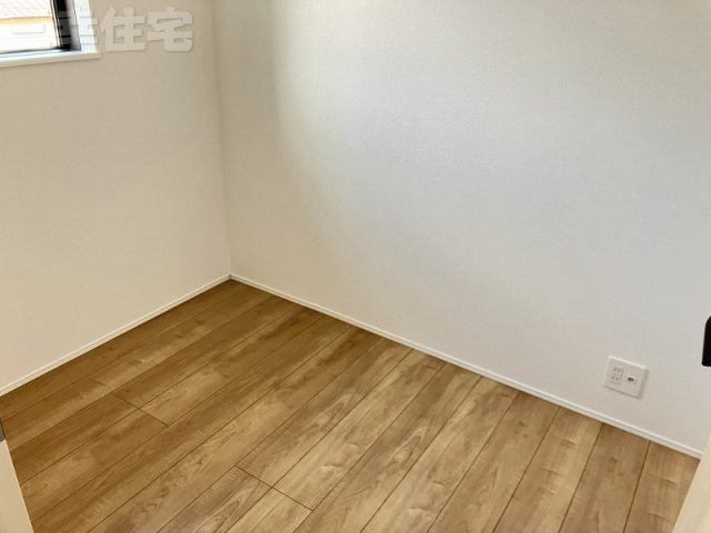 碧南市宮町の洋室|2.5帖の書斎♪「こだわりの週末」を追求する方に隠れ家的空間を！