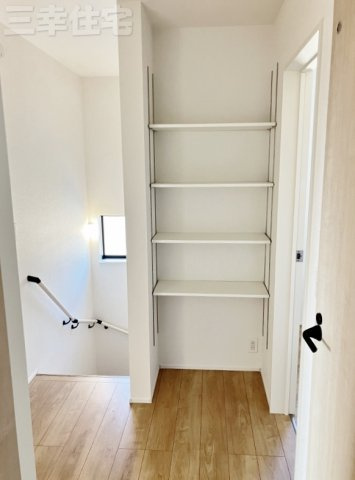 碧南市宮町の設備|可動棚あります！