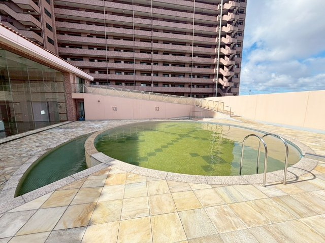 ダイアパレス新石切フォレストタウン292のその他共用部分|夏にはお子様でに賑わう、遊水池（プール）