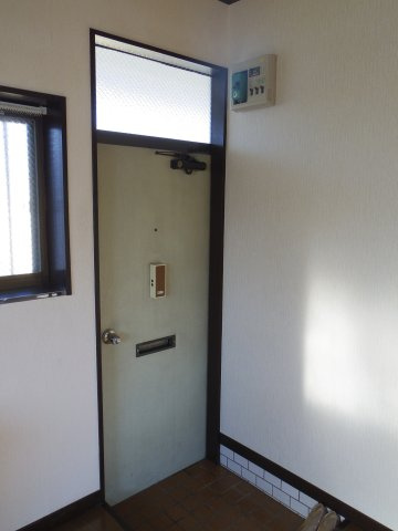 コーポタナカの玄関