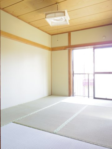 コーポタナカの和室