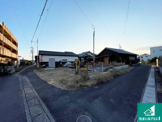 亀山市野村　第1期　新築一戸建ての前面道路含む現地写真|周辺は落ち着いた街並みの住宅地！子育てがしやすい住環境です！まだ未完成ですが、現地でしかわからない事もございます。是非一度ご覧ください。