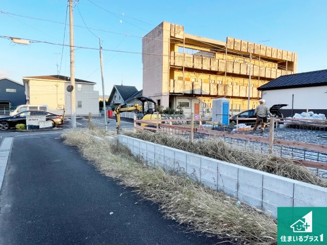 亀山市野村　第1期　新築一戸建ての前面道路含む現地写真|周辺は落ち着いた街並みの住宅地！子育てがしやすい住環境です！まだ未完成ですが、現地でしかわからない事もございます。是非一度ご覧ください。