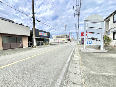 【前面道路含む現地写真】 | 菊川市下平川 店舗事務所 | 前面道路含む現地写真です
