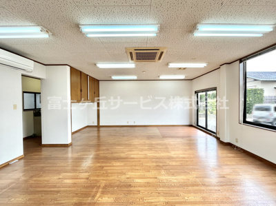 【居間・リビング】 | 菊川市下平川 店舗事務所 | 1階事務所