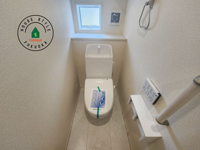 太宰府市青山3丁目第1-2（1号棟）のトイレ|温水洗浄便座を完備しております。2ヶ所にトイレがあるのは朝の慌ただしい時間も安心です。