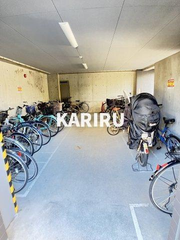 ラフィーネシャンブルの駐車場