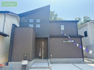 【外観】 | 小学校6分　スーパー5分　ZEH水準の長期優良住宅　香取１　全3棟　2号棟 | 上質感あふれる洗練の外観デザイン　同タイプ