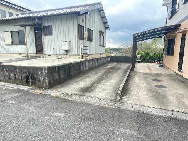 上申間賃家の駐車場