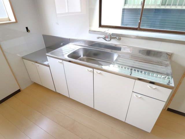 成田ハイムのキッチン|※他号室の写真の為異なる場合は、現況優先とします。