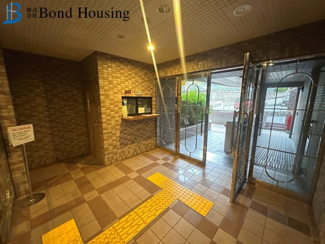 妙法寺駅まで徒歩圏内　車字獅掘　サンワプラザ須磨山の手のエントランス