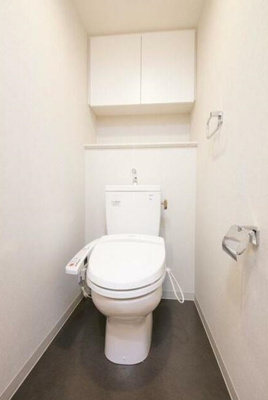 【トイレ】 | i-Suite HigashiNakano | 温水洗浄便座。