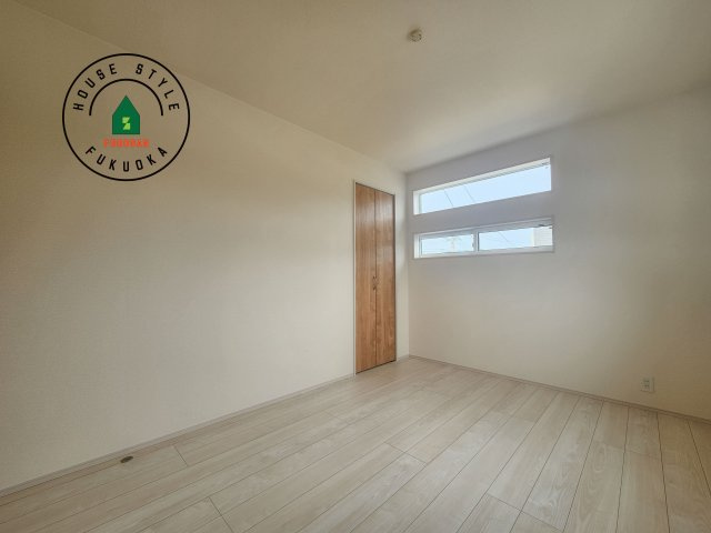 太宰府市青山3丁目第1-2（2号棟）の洋室|採光良好な洋室は全居室、複層ガラスの遮熱効果と断熱効果で、一年中快適に過ごせます。