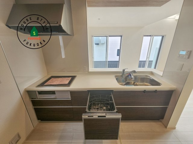 太宰府市青山3丁目第1-2（2号棟）のキッチン|ご家族を近くに感じられる対面キッチンのLDK。会話もはずみそうですね。