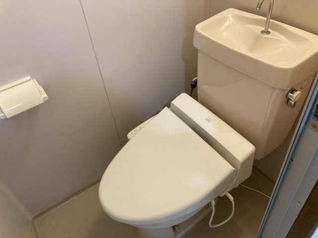 ライフ東埜のトイレ|入居中のため、別のお部屋の写真です。