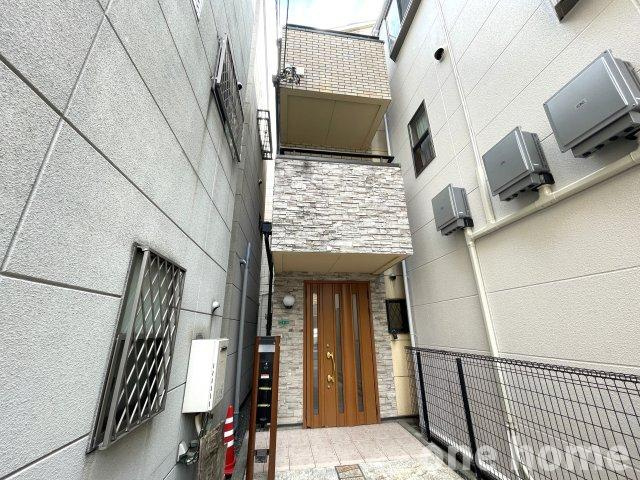 野中南1丁目中古戸建の外観|◆タイル張りのお洒落な外観です！
◆平成16年建築！鉄骨造！6LDK＋屋根裏収納＋2台駐車スペース！