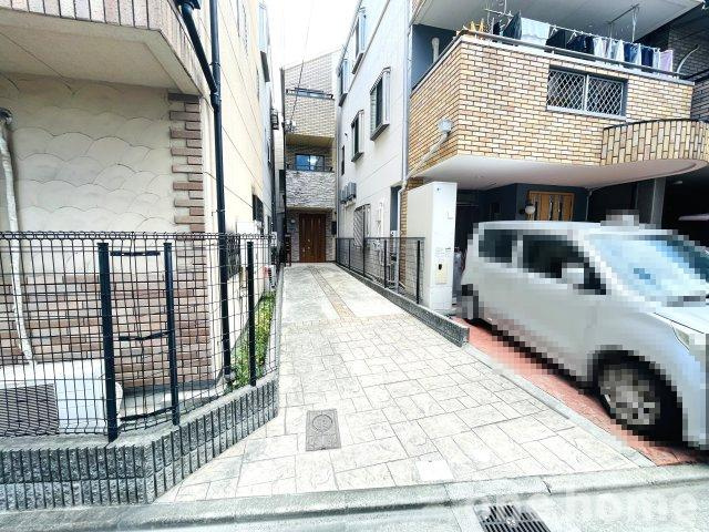 野中南1丁目中古戸建の前面道路含む現地写真|◆２台駐車可能です！
◆近隣はスーパーなど商業施設も充実！便利に豊かに暮らせる環境です！
