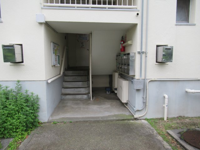 兵庫県公社　東垂水南（１）６Ｂ号棟のエントランス|ゆとりのあるエントランスです