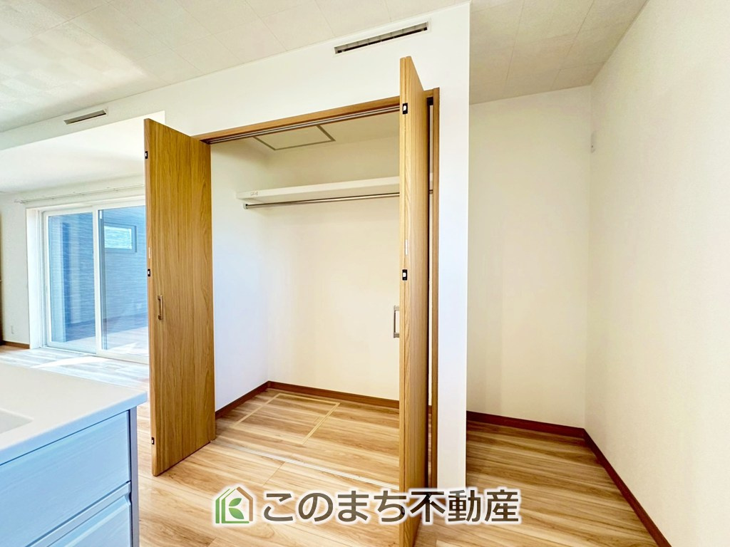 宇都宮市富士見町モデルハウスの収納|キッチンにはパントリーも完備しております♪
