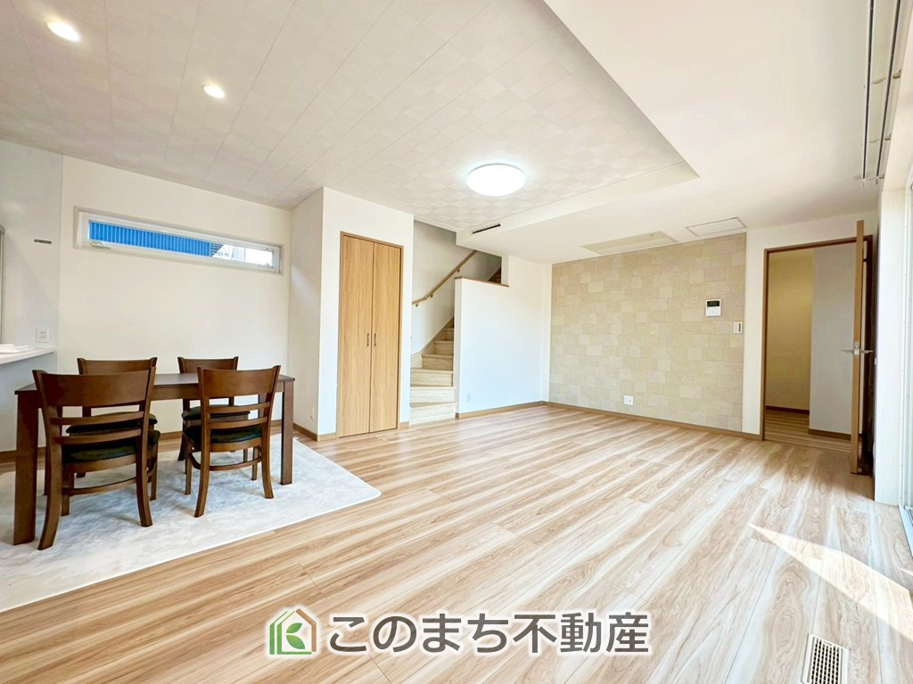 宇都宮市富士見町モデルハウスの居間・リビング|"■いこいの空間■
くつろぎを愉しむリビングルームは憩いの場となります。リビングとダイニングの空間機能を活かし、
巧みに使い分ける発想が、ライフスタイルに新しいゆとりをもたらします。"
