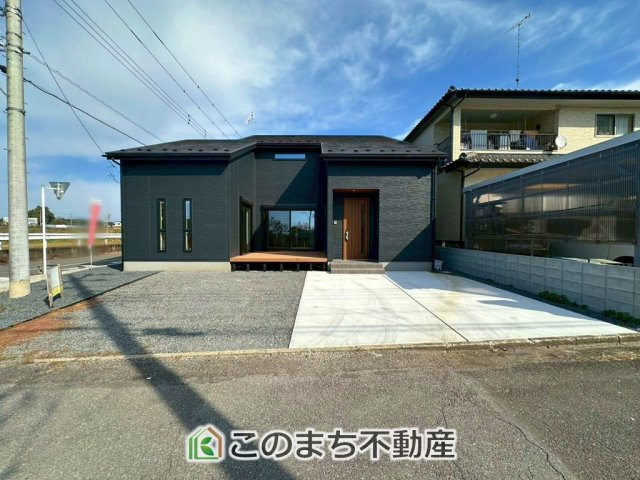 宇都宮市富士見町モデルハウスの駐車場|お車並列4台分ご用意しております♪
