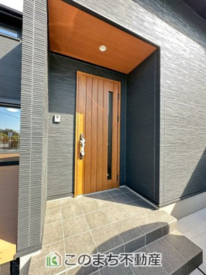 【玄関】 | 宇都宮市富士見町モデルハウス | 玄関周りは家の顔！スタイリッシュな玄関が特徴です！
