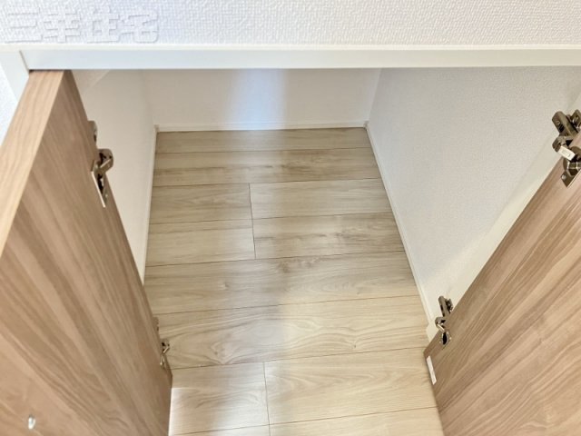 碧南市宮町の収納|階段下の収納。豊富な収納も魅力の１つです！